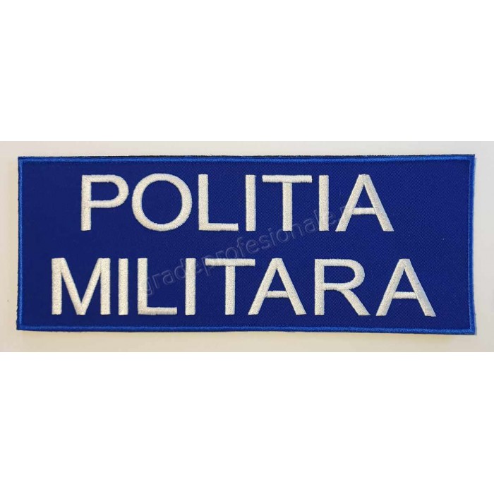 emblema brodata cu text "POLITIA MILITARA" pe suport textil albastru