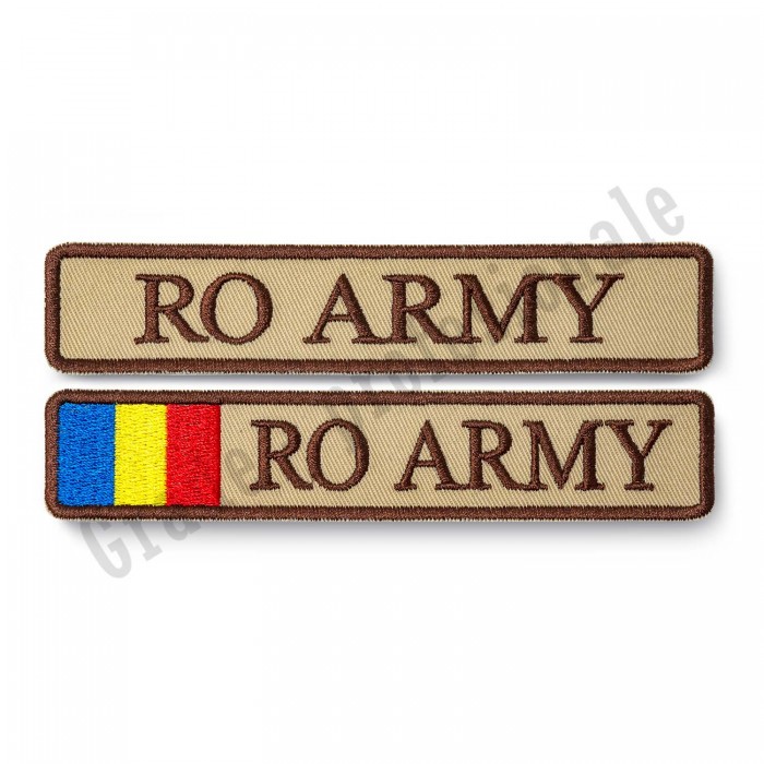 ecuson brodat cu text "RO ARMY" pe suport textil bej forte terestre