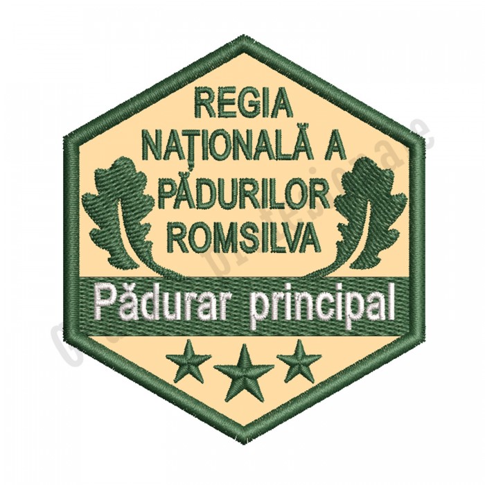 ecuson gradatie padurar principal gradatia I brodat cu fir verde pe suport textil crem